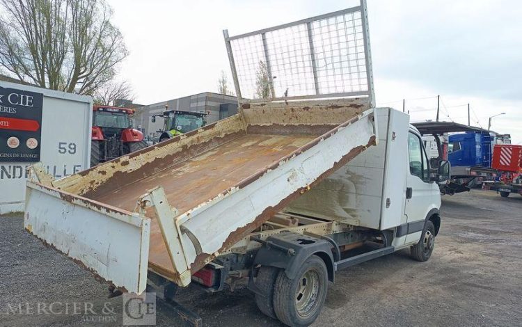 IVECO 35C15.6 BENNE SIMPLE CABINE COFFRE  DH-387-QF