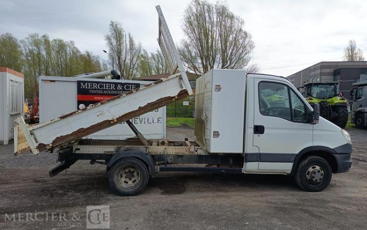 IVECO 35C15.6 BENNE SIMPLE CABINE COFFRE  DH-387-QF