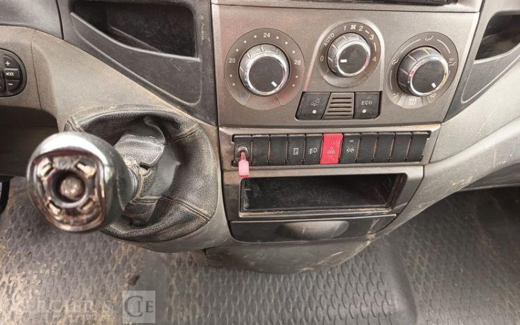 IVECO 35C15.6 BENNE SIMPLE CABINE COFFRE  DH-387-QF
