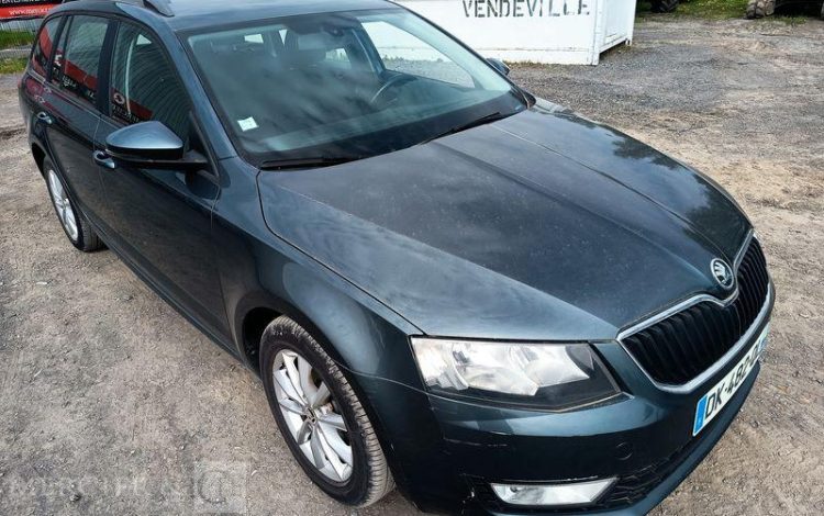 SKODA OCTAVIA COMBI  DK-482-QL