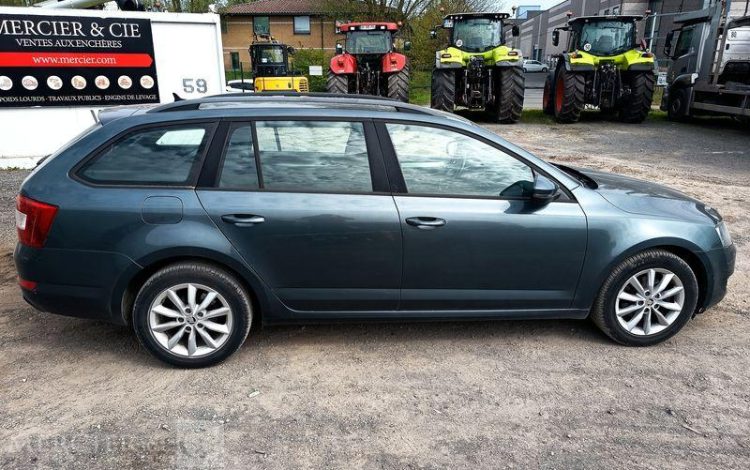 SKODA OCTAVIA COMBI  DK-482-QL