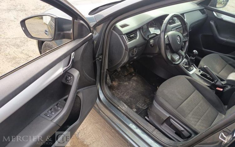 SKODA OCTAVIA COMBI  DK-482-QL