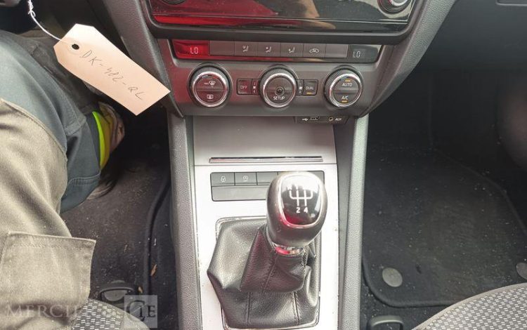 SKODA OCTAVIA COMBI  DK-482-QL