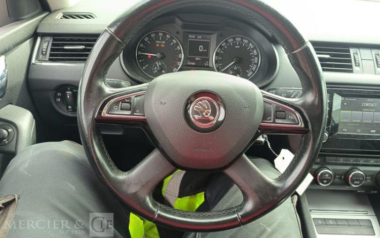 SKODA OCTAVIA COMBI  DK-482-QL