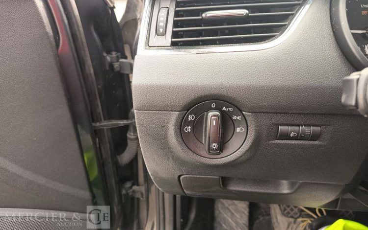 SKODA OCTAVIA COMBI  DK-482-QL