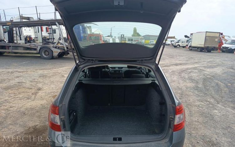SKODA OCTAVIA COMBI  DK-482-QL