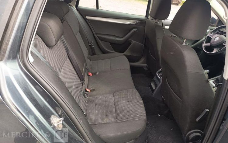 SKODA OCTAVIA COMBI  DK-482-QL