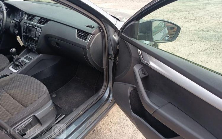 SKODA OCTAVIA COMBI  DK-482-QL