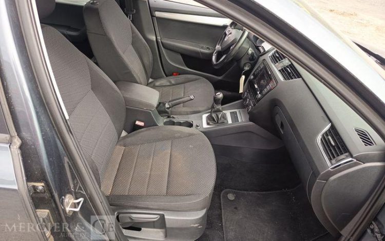 SKODA OCTAVIA COMBI  DK-482-QL