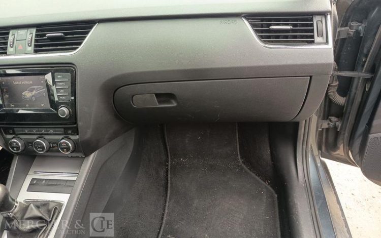 SKODA OCTAVIA COMBI  DK-482-QL