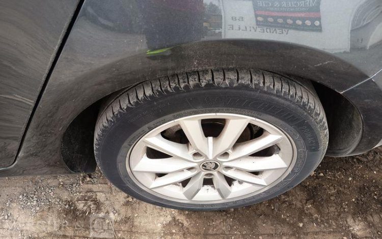 SKODA OCTAVIA COMBI  DK-482-QL