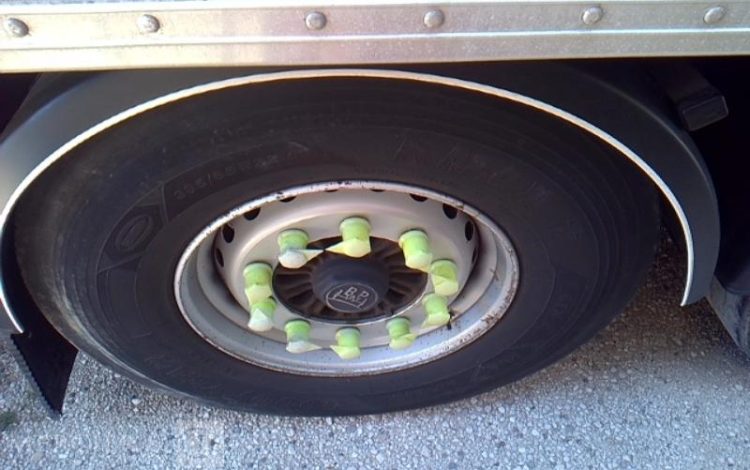 FRUEHAUF SEMI REMORQUE HAYON 3 ESSIEUX PTAC 38T  EA-490-ZR