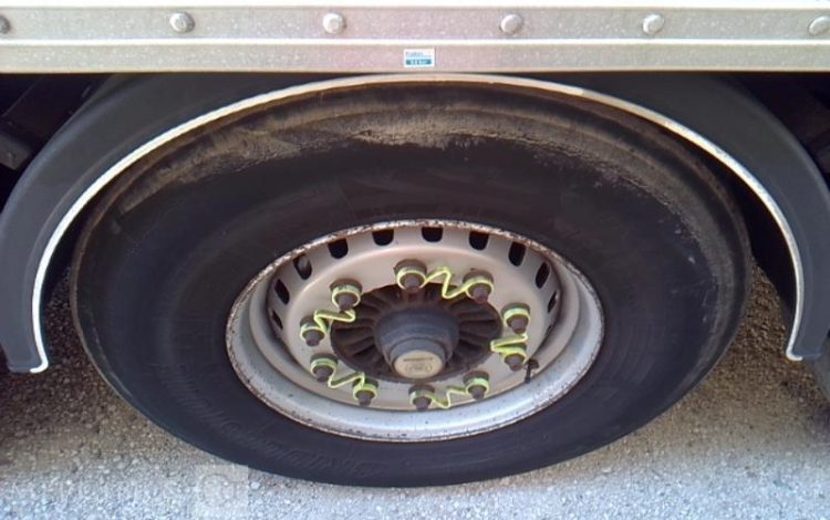 FRUEHAUF SEMI REMORQUE HAYON 3 ESSIEUX PTAC 38T  EA-490-ZR