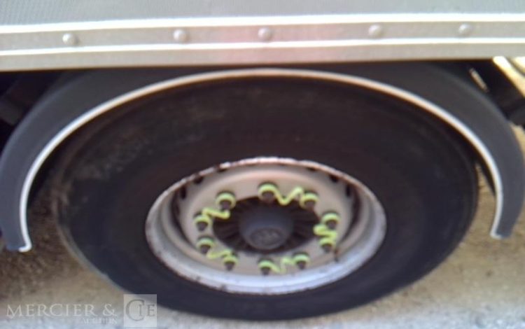 FRUEHAUF SEMI REMORQUE HAYON 3 ESSIEUX PTAC 38T  EA-490-ZR