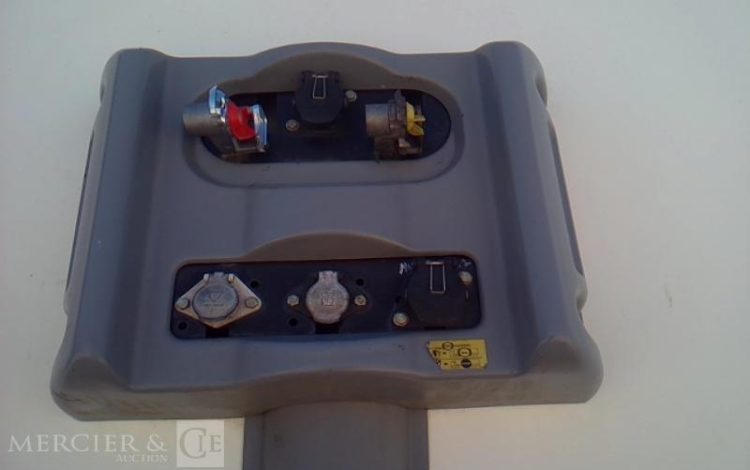 FRUEHAUF SEMI REMORQUE HAYON 3 ESSIEUX PTAC 38T  EA-490-ZR