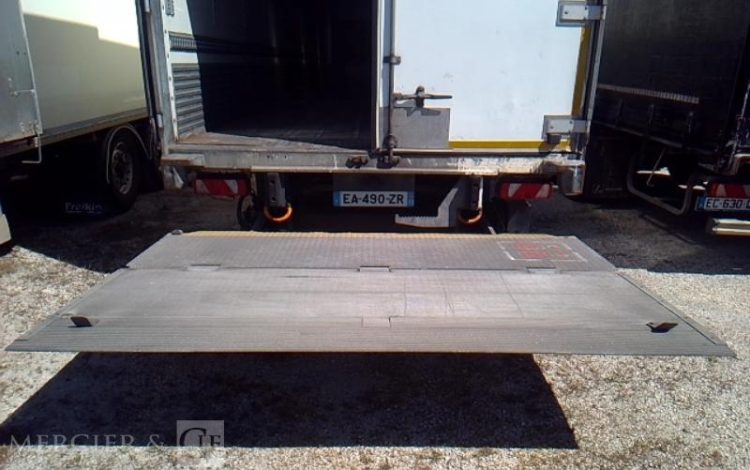 FRUEHAUF SEMI REMORQUE HAYON 3 ESSIEUX PTAC 38T  EA-490-ZR