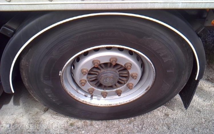 FRUEHAUF SEMI REMORQUE HAYON 3 ESSIEUX PTAC 38T  EA-490-ZR