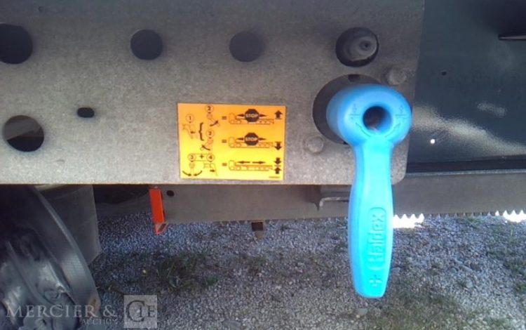 FRUEHAUF SEMI REMORQUE HAYON 3 ESSIEUX PTAC 38T  EA-490-ZR