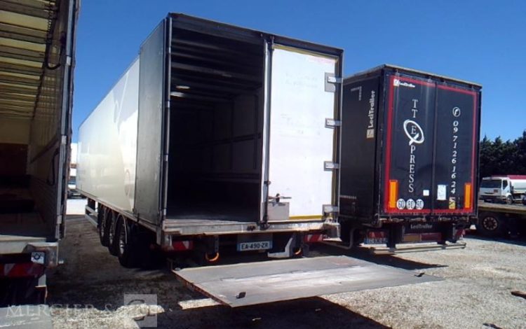 FRUEHAUF SEMI REMORQUE HAYON 3 ESSIEUX PTAC 38T  EA-490-ZR