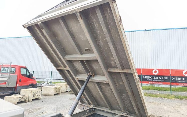 IVECO 35C13 BENNE SIMPLE CABINE COFFRE  EB-046-HV