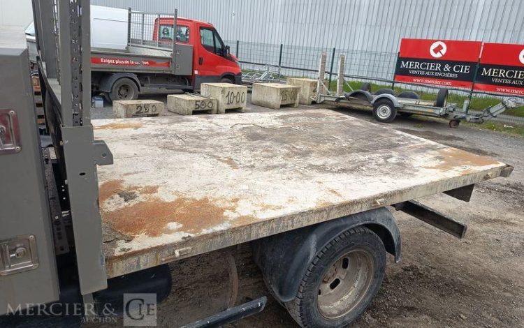 IVECO 35C13 BENNE SIMPLE CABINE COFFRE  EB-046-HV