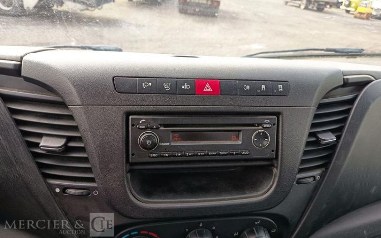 IVECO 35C13 BENNE SIMPLE CABINE COFFRE  EB-218-GW