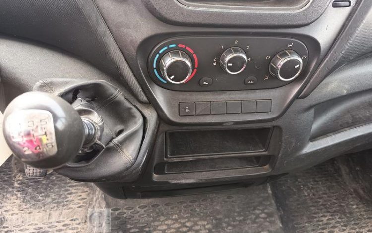 IVECO 35C13 BENNE SIMPLE CABINE COFFRE  EB-218-GW