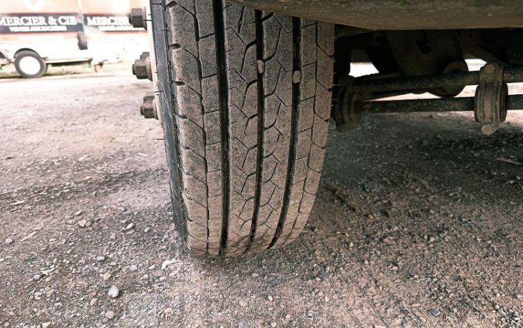 IVECO 35C13 BENNE SIMPLE CABINE COFFRE  EB-218-GW