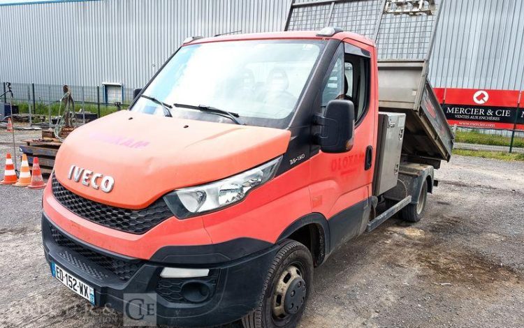 IVECO 35C13 BENNE SIMPLE CABINE COFFRE  ED-152-WX