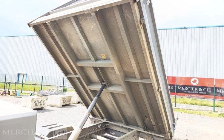 IVECO 35C13 BENNE SIMPLE CABINE COFFRE  ED-152-WX