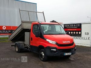 IVECO DAILY 35C13 BENNE AVEC COFFRE ACIER DIESEL – 129122 KMS – ANNEE 2016 ROUGE ED-184-WX