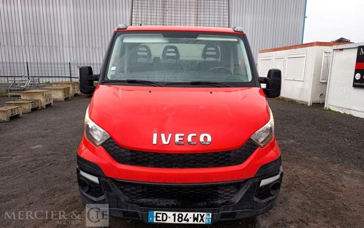 IVECO DAILY 35C13 BENNE AVEC COFFRE ACIER DIESEL – 129122 KMS – ANNEE 2016 ROUGE ED-184-WX