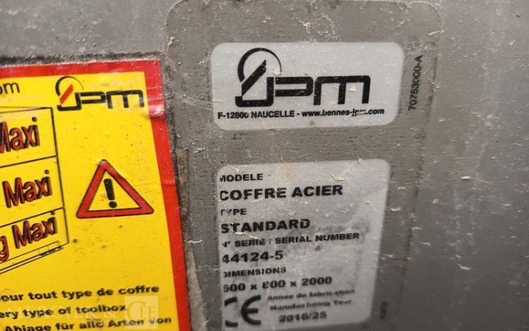 IVECO DAILY 35C13 BENNE AVEC COFFRE ACIER DIESEL – 129122 KMS – ANNEE 2016 ROUGE ED-184-WX