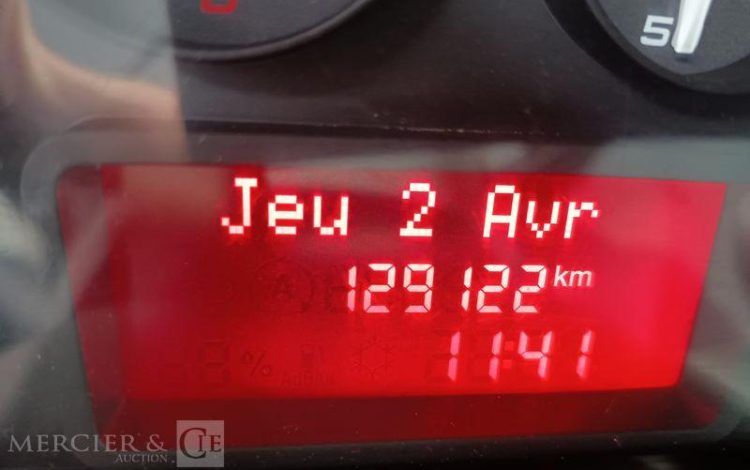 IVECO DAILY 35C13 BENNE AVEC COFFRE ACIER DIESEL – 129122 KMS – ANNEE 2016 ROUGE ED-184-WX