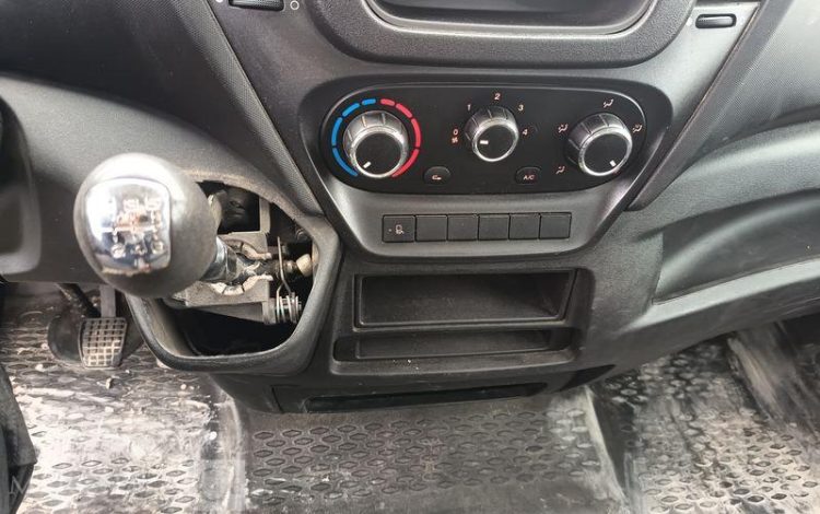 IVECO DAILY 35C13 BENNE AVEC COFFRE ACIER DIESEL – 129122 KMS – ANNEE 2016 ROUGE ED-184-WX