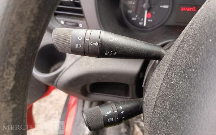 IVECO DAILY 35C13 BENNE AVEC COFFRE ACIER DIESEL – 129122 KMS – ANNEE 2016 ROUGE ED-184-WX