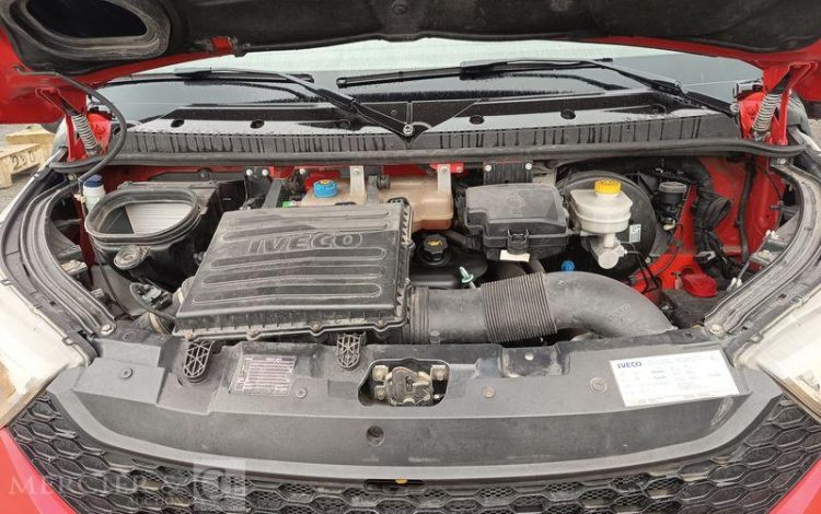 IVECO DAILY 35C13 BENNE AVEC COFFRE ACIER DIESEL – 129122 KMS – ANNEE 2016 ROUGE ED-184-WX