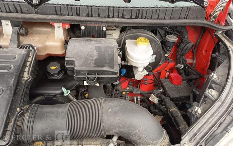 IVECO DAILY 35C13 BENNE AVEC COFFRE ACIER DIESEL – 129122 KMS – ANNEE 2016 ROUGE ED-184-WX