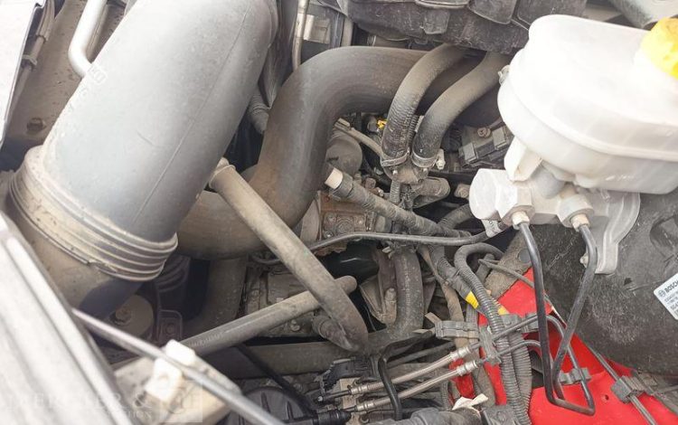 IVECO DAILY 35C13 BENNE AVEC COFFRE ACIER DIESEL – 129122 KMS – ANNEE 2016 ROUGE ED-184-WX