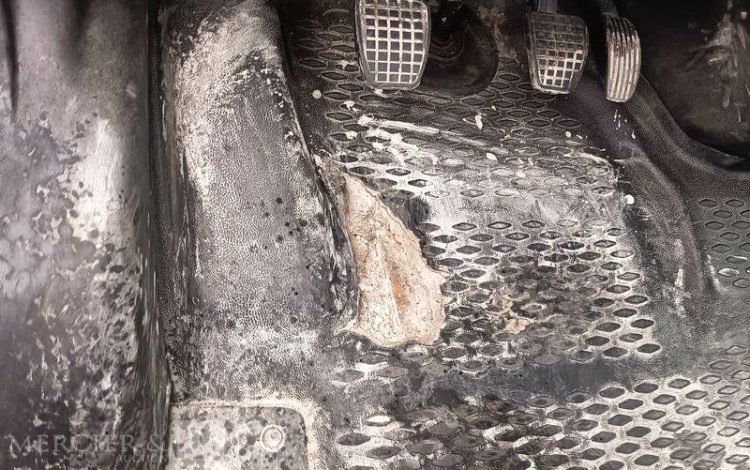 IVECO DAILY 35C13 BENNE AVEC COFFRE ACIER DIESEL – 129122 KMS – ANNEE 2016 ROUGE ED-184-WX