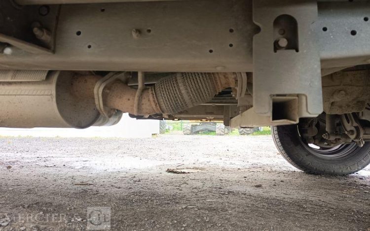 IVECO DAILY 35C13 BENNE AVEC COFFRE ACIER DIESEL – 129122 KMS – ANNEE 2016 ROUGE ED-184-WX