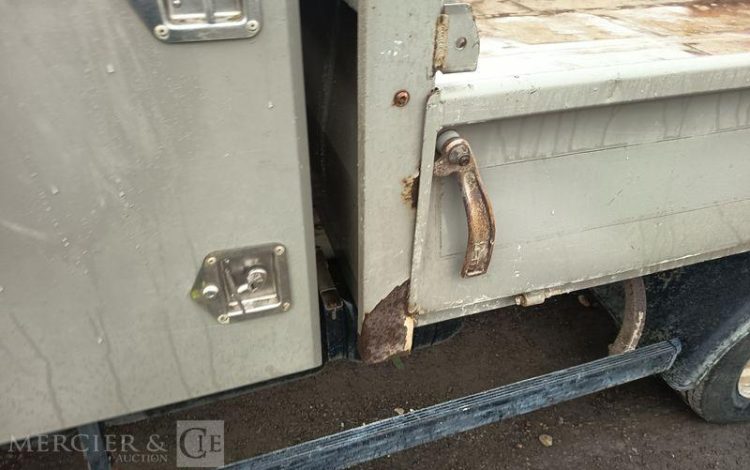 IVECO DAILY 35C13 BENNE AVEC COFFRE ACIER DIESEL – 129122 KMS – ANNEE 2016 ROUGE ED-184-WX