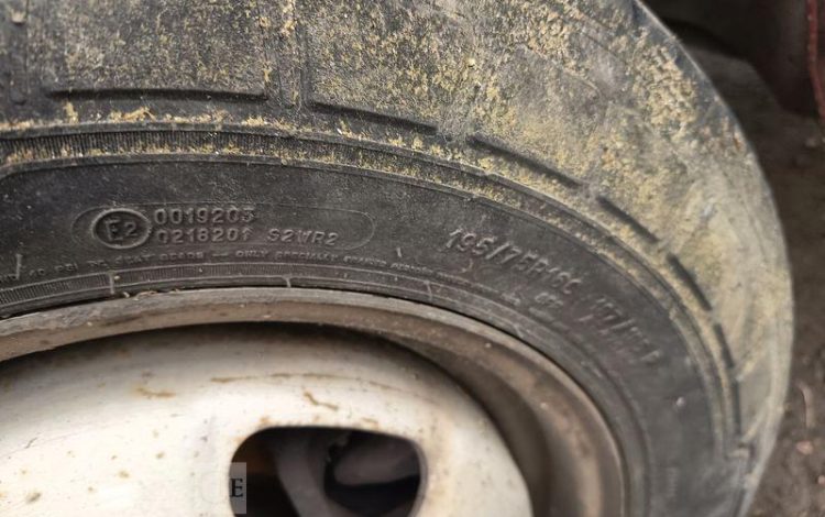 IVECO DAILY 35C13 BENNE AVEC COFFRE ACIER DIESEL – 129122 KMS – ANNEE 2016 ROUGE ED-184-WX