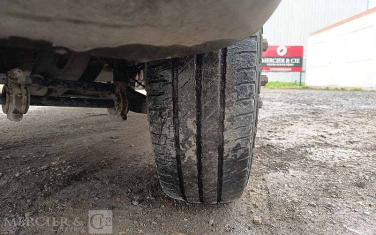 IVECO DAILY 35C13 BENNE AVEC COFFRE ACIER DIESEL – 129122 KMS – ANNEE 2016 ROUGE ED-184-WX