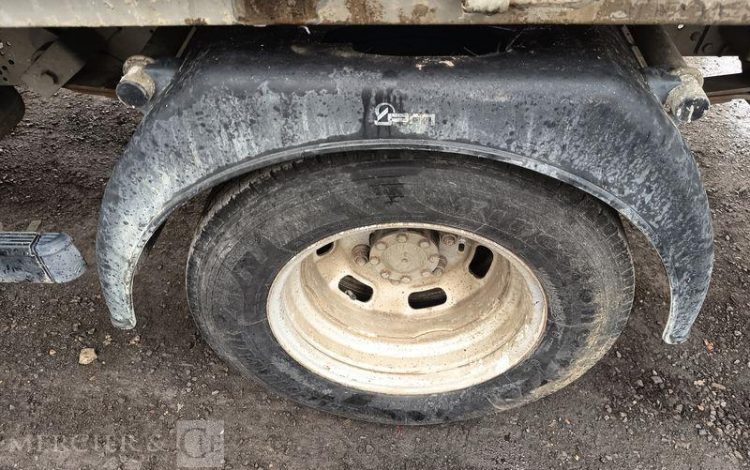 IVECO DAILY 35C13 BENNE AVEC COFFRE ACIER DIESEL – 129122 KMS – ANNEE 2016 ROUGE ED-184-WX