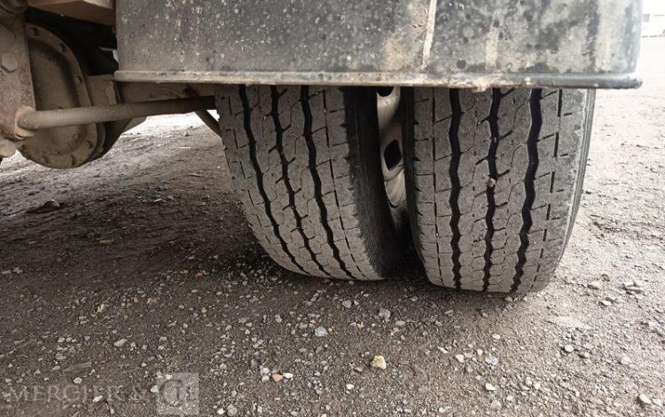 IVECO DAILY 35C13 BENNE AVEC COFFRE ACIER DIESEL – 129122 KMS – ANNEE 2016 ROUGE ED-184-WX