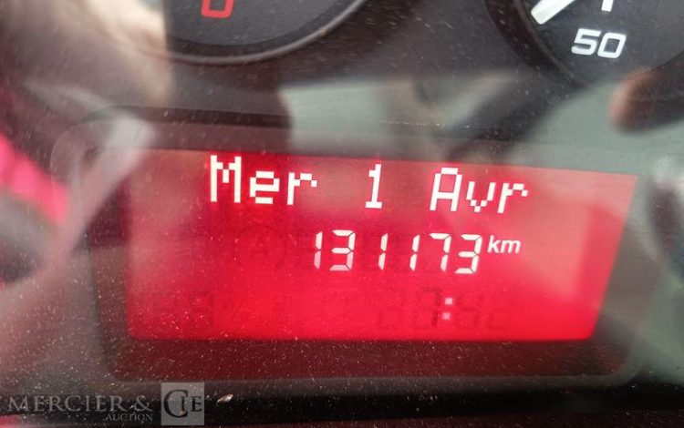 IVECO DAILY 35C13 BENNE AVEC COFFRE ACIER DIESEL – 131173 KMS – ANNEE 2016 ROUGE EG-738-GC