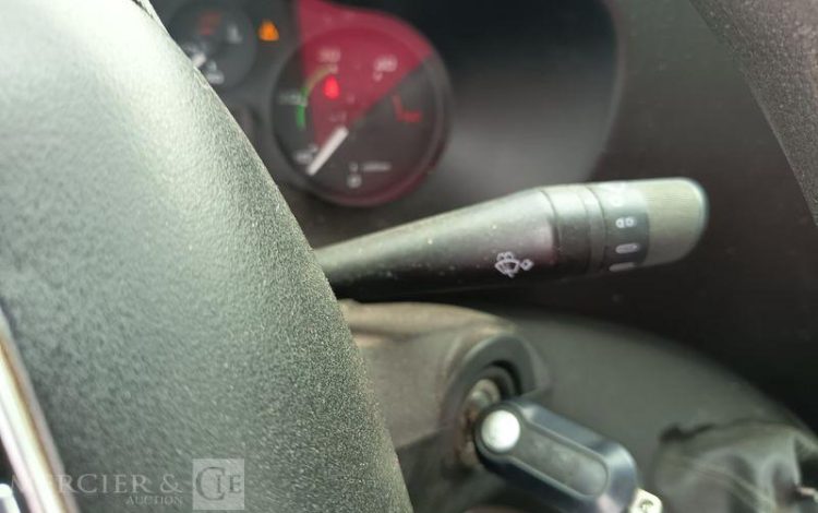 IVECO DAILY 35C13 BENNE AVEC COFFRE ACIER DIESEL – 131173 KMS – ANNEE 2016 ROUGE EG-738-GC