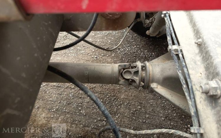 IVECO DAILY 35C13 BENNE AVEC COFFRE ACIER DIESEL – 131173 KMS – ANNEE 2016 ROUGE EG-738-GC