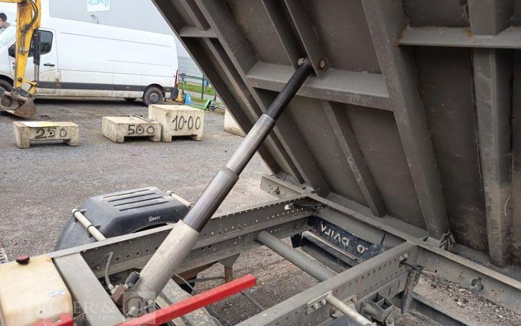 IVECO DAILY 35C13 BENNE AVEC COFFRE ACIER DIESEL – 131173 KMS – ANNEE 2016 ROUGE EG-738-GC